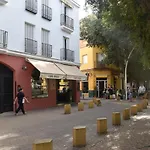 Alameda de Hércules, Gate of Seville center