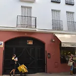 Alameda de Hércules, Gate of Seville center